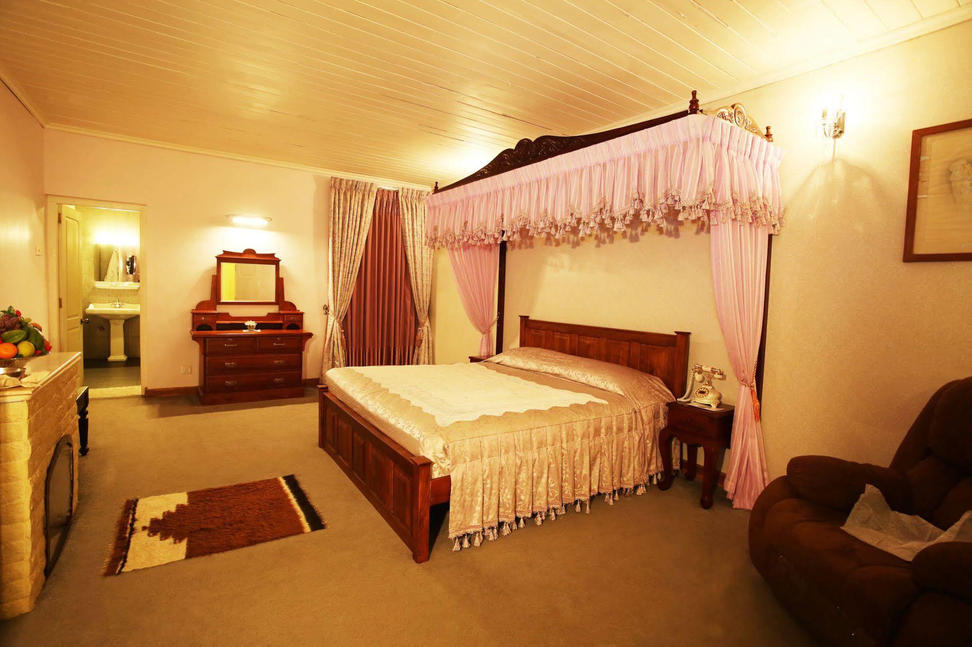 Villa The Firs à Nuwara Eliya Extérieur photo
